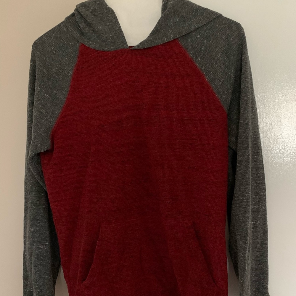 Boys XL long sleeve, center picket with hood.